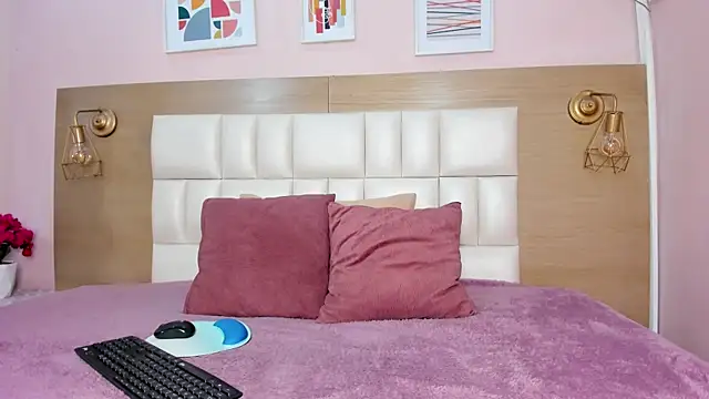 sofiagomez   online show from October 1, 7:30 pm