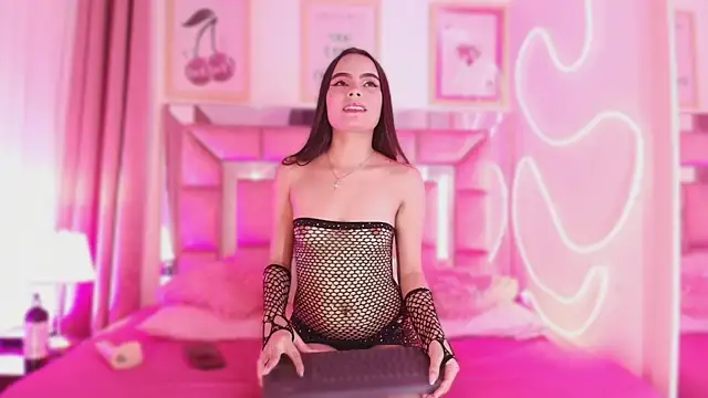 Sophie stars online show from December 19, 10:02 pm