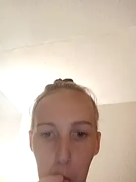 zooted2323 online show from June 18, 7:32 am