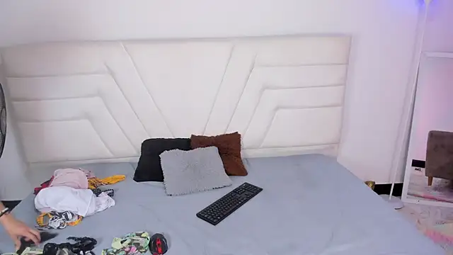 fressittalove01 online show from January 16, 3:30 pm