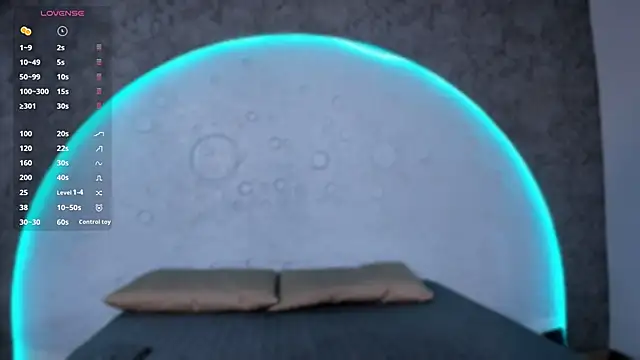 ReinaChloe online show from March 11, 4:09 pm