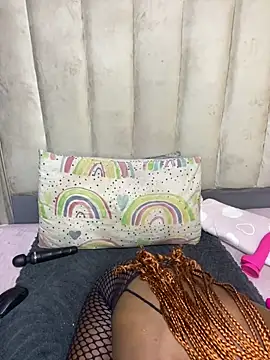 LonelyQueenxx25 online show from June 6, 8:15 pm