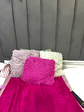 LonelyQueenxx25 online show from June 28, 9:10 pm