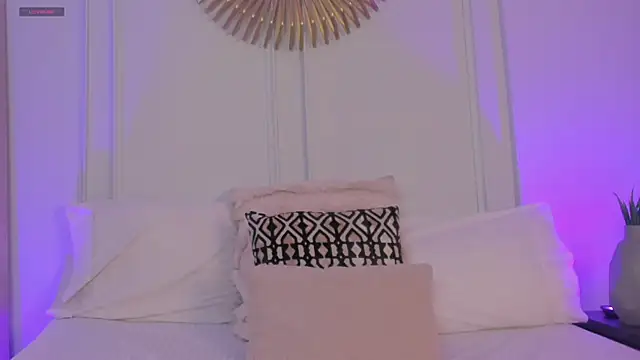 CharlotteBrownn  online show from July 3, 12:27 am