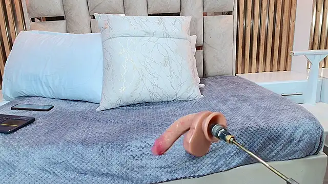 Luna Naughty1 online show from September 11, 7:47 pm