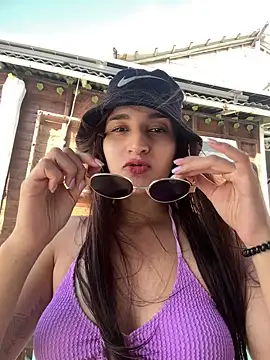 samaantha lux online show from February 24, 8:40 pm