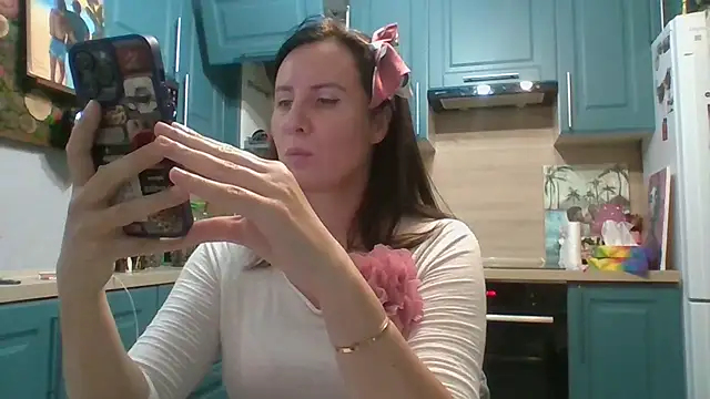 ALICAINWONDERLAND online show from November 7, 6:02 pm