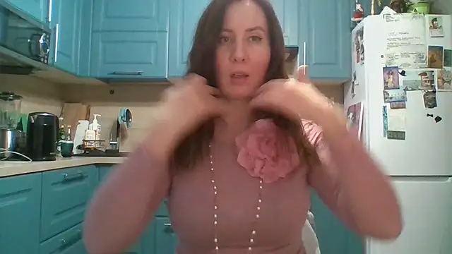 ALICAINWONDERLAND online show from January 18, 6:04 pm