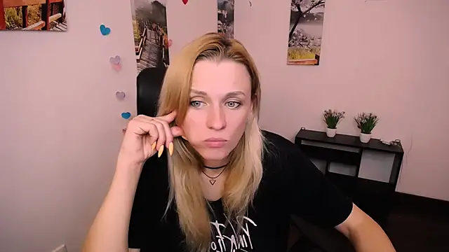 Snapshot of PeppyMia chatting on September 30, 6:52 am PeppyMia online show from September 30, 6:52 am
