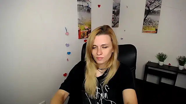 PeppyMia online show from October 21, 6:17 am