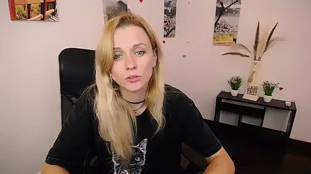 Snapshot of PeppyMia chatting on September 22, 7:51 am PeppyMia online show from September 22, 7:51 am