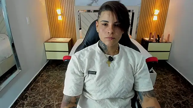 KAROLLJONES1 online show from July 28, 7:26 pm