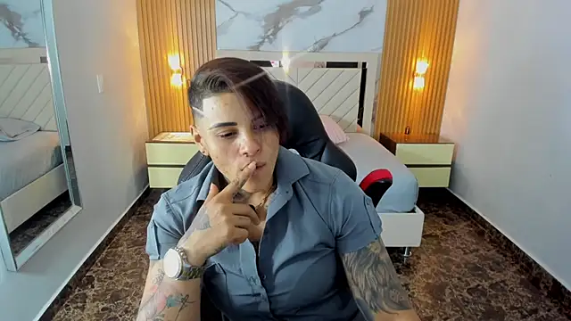 KAROLLJONES1 online show from July 23, 7:22 pm