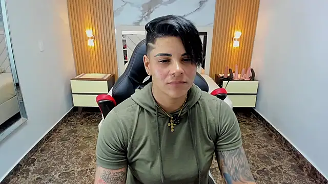 KAROLLJONES1 online show from May 4, 7:28 pm