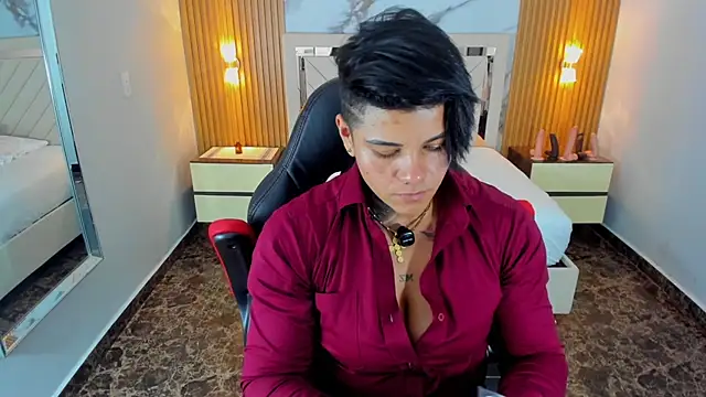 KAROLLJONES1 online show from June 6, 7:42 pm