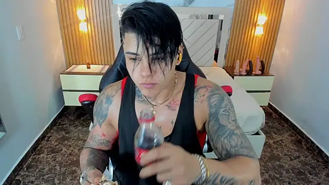 KAROLLJONES1 online show from June 14, 2:24 am