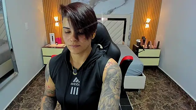 KAROLLJONES1 online show from February 10, 7:39 pm