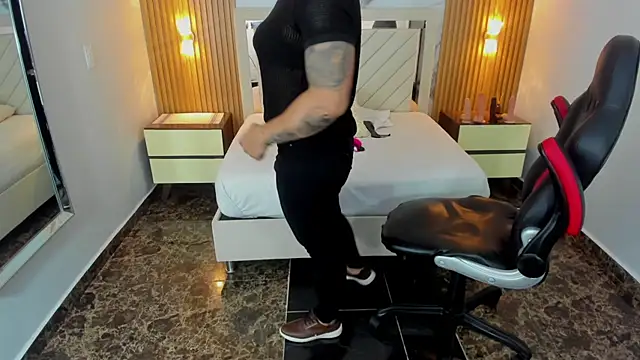 KAROLLJONES1 online show from June 24, 7:35 pm