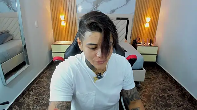 KAROLLJONES1 online show from August 3, 12:22 pm