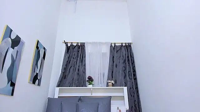 Mistt Mia online show from March 12, 7:05 pm