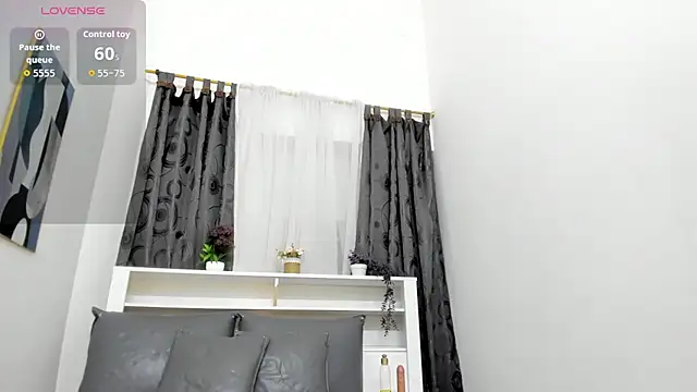 Mistt Mia online show from May 1, 5:49 pm