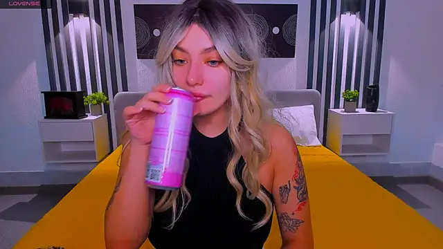 Emily Tylerr online show from March 18, 1:21 am