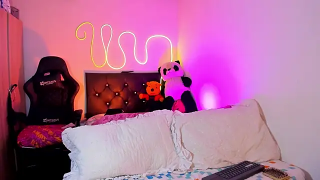 jade 200 online show from August 3, 2:04 am