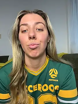 louiseberkeley online show from June 23, 6:44 am