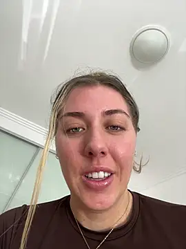 louiseberkeley online show from July 22, 1:28 am