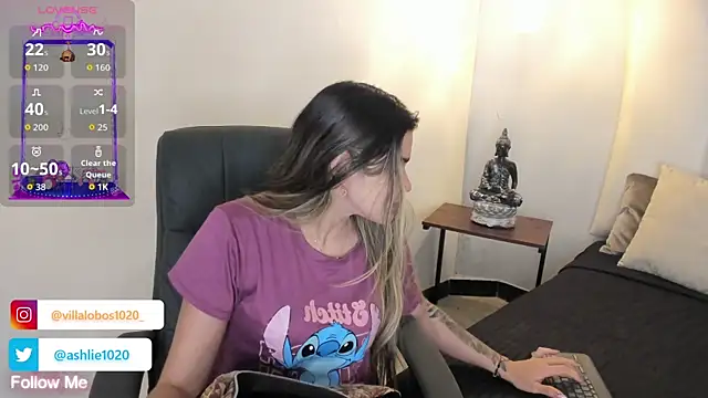 Snapshot of MiaVillalobos chatting on October 21, 11:58 am MiaVillalobos online show from October 21, 11:58 am