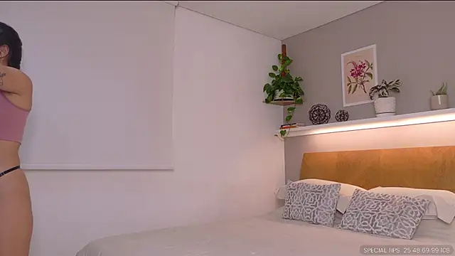 sarah rayy online show from March 6, 9:32 pm