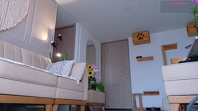 sarah rayy online show from April 29, 8:47 pm