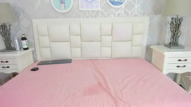 naia cox online show from March 13, 4:25 am