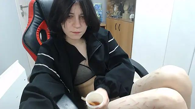 Snapshot of TinaQuiin chatting on September 28, 8:30 am TinaQuiin online show from September 28, 8:30 am