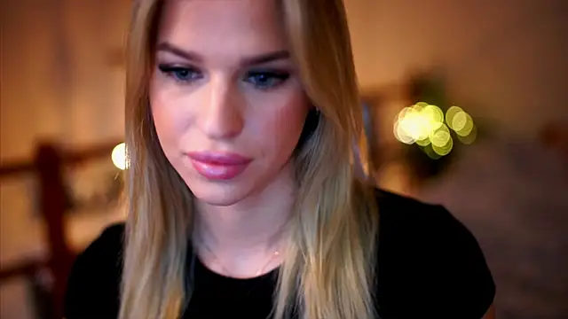 Emilyvanroessel online show from October 1, 11:37 am