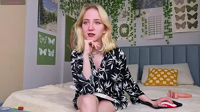 EmmaNovak online show from December 3, 4:09 pm