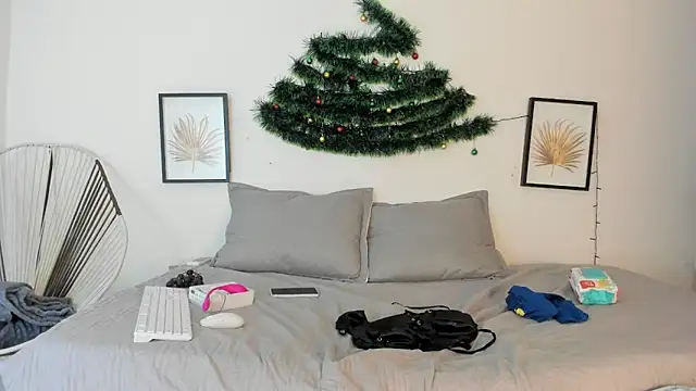  Miaa khalifa  online show from December 16, 1:39 pm