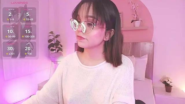Clara Luu online show from July 17, 3:11 am