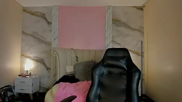 EmmaStonns online show from July 3, 1:06 pm