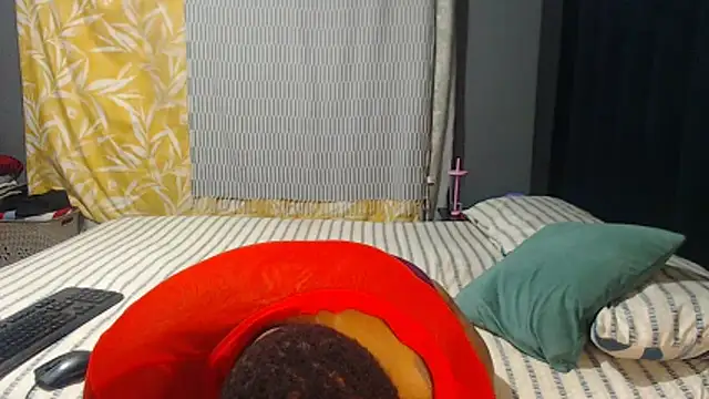 SEXYHUGEASS21 online show from June 12, 6:10 am