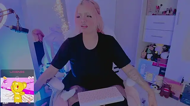 amywilld online show from March 16, 5:44 am