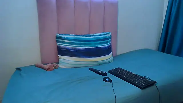 RoxyLuv77 online show from October 17, 9:18 pm