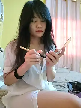 YayeeShow online show from November 24, 1:35 pm