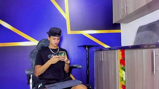 gustavo saaled19  online show from September 13, 8:28 pm