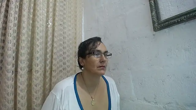 gabbyparker  online show from June 12, 9:50 am