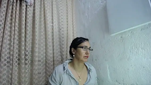 gabbyparker  online show from November 22, 8:28 am