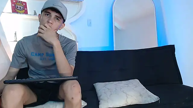 THREE GUYS HOT online show from September 14, 7:56 pm