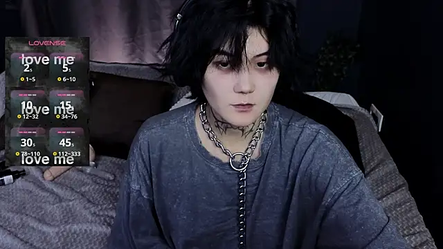Snapshot of GothXRaven chatting on October 8, 4:22 pm GothXRaven online show from October 8, 4:22 pm