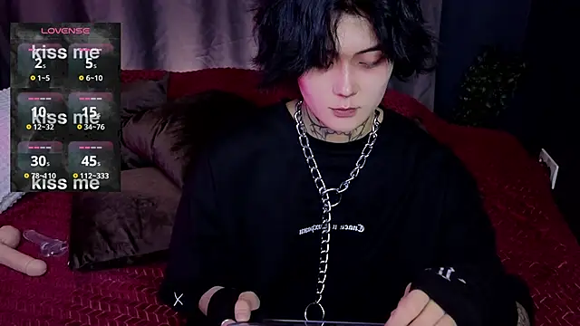 Snapshot of GothXRaven chatting on October 5, 4:01 pm GothXRaven online show from October 5, 4:01 pm