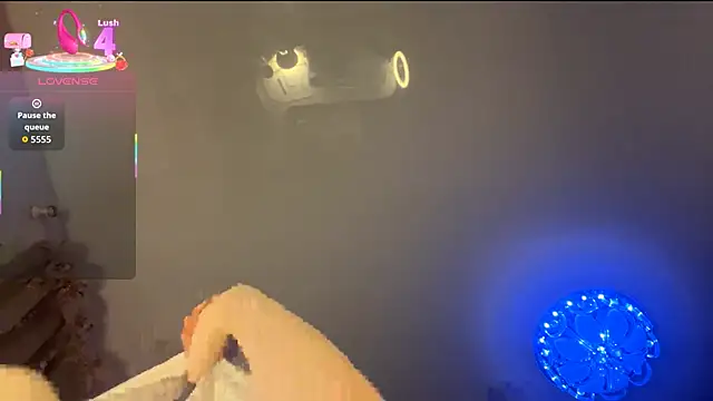 Snapshot of PandaFluff chatting on September 24, 6:18 pm PandaFluff online show from September 24, 6:18 pm